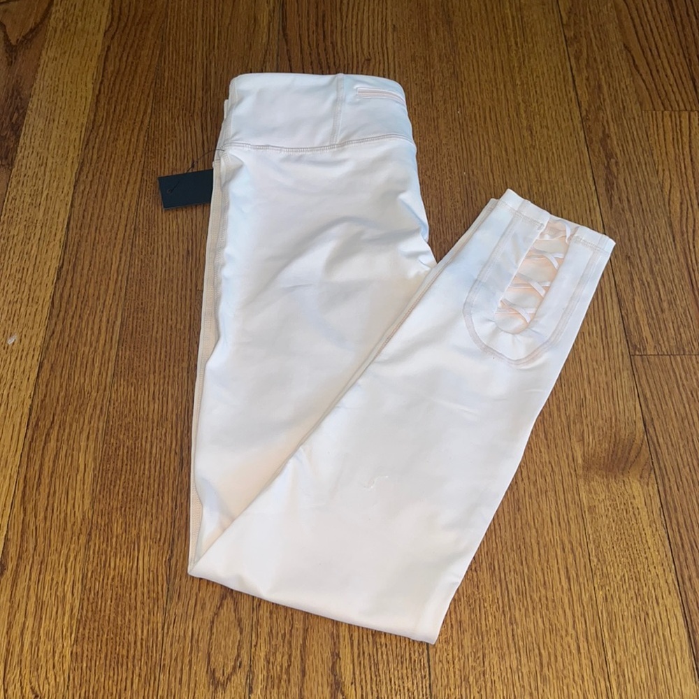 NWT Mono b Woman’s Light Pink Leggings Size M